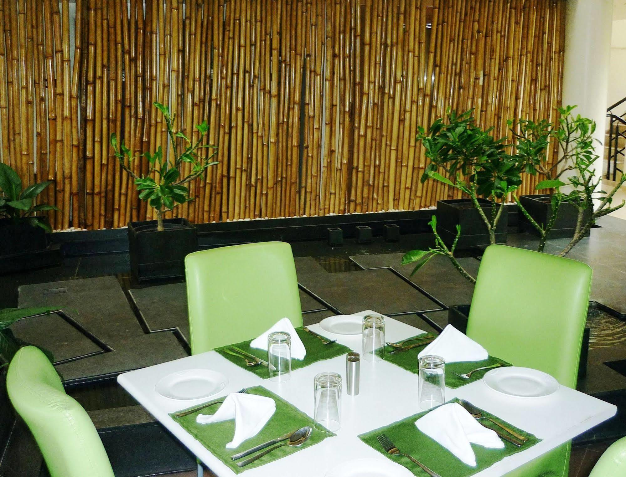 Hotel Mint Montvert, Baner Пюн Екстериор снимка