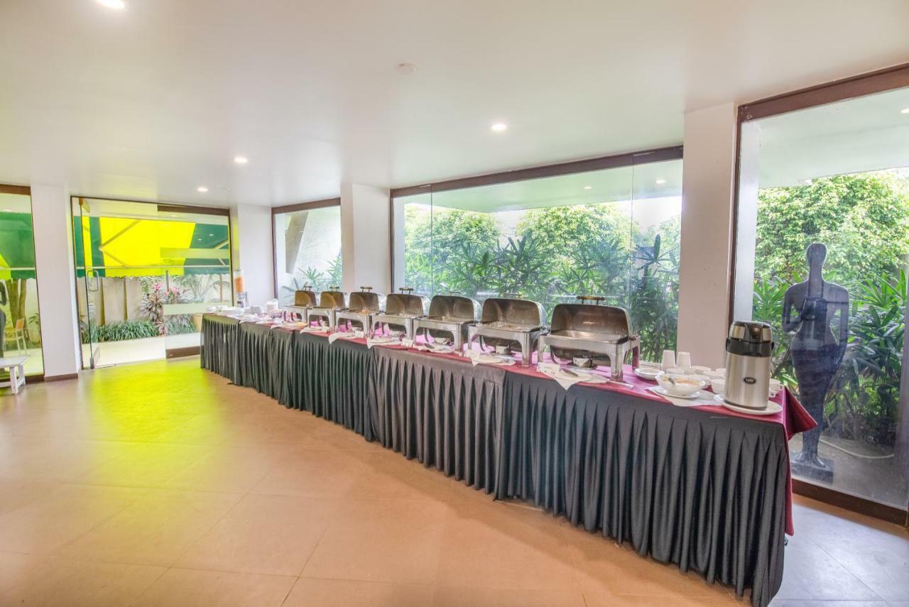 Hotel Mint Montvert, Baner Пюн Екстериор снимка